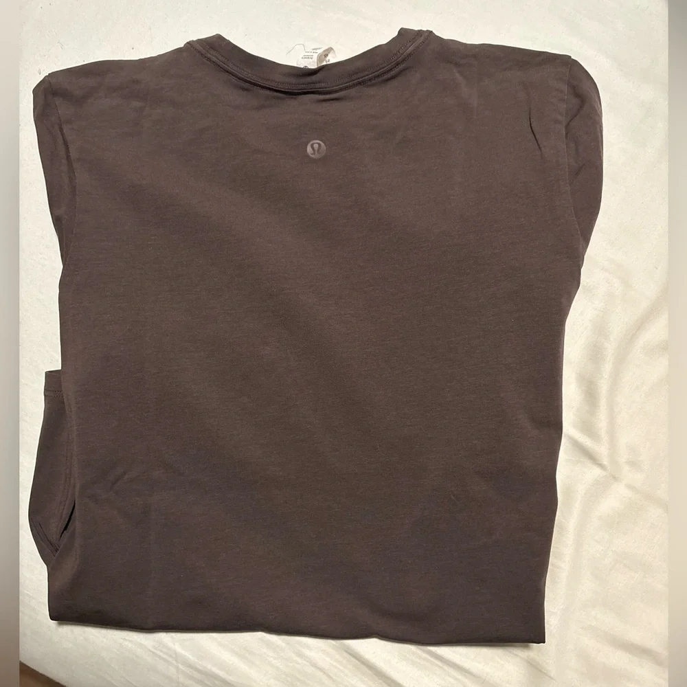 Lululemon Tee- 6 - Picture 3 of 3
